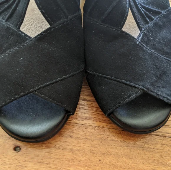 Earth Black Peep Toe Wedges - Picture 5 of 8